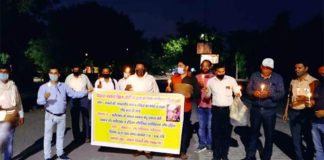 Indian Journalists Association of India Faridabad district under the leadership of Mohan Tiwari took out a huge candlemark and expressed anger against the killers of journalist Vikram Joshi.