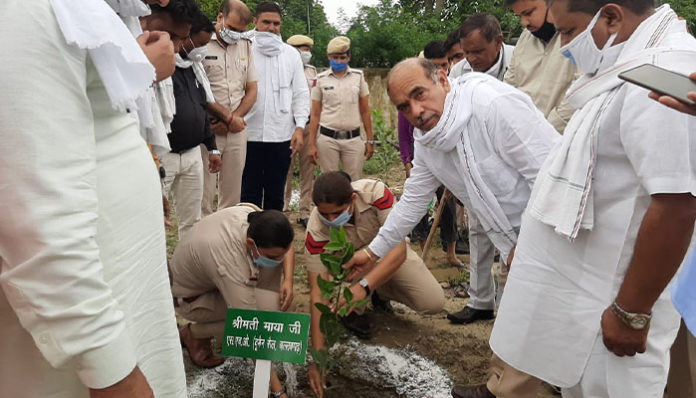 Planting was done in the Women's Police Station Complex of Ballabhgarh.