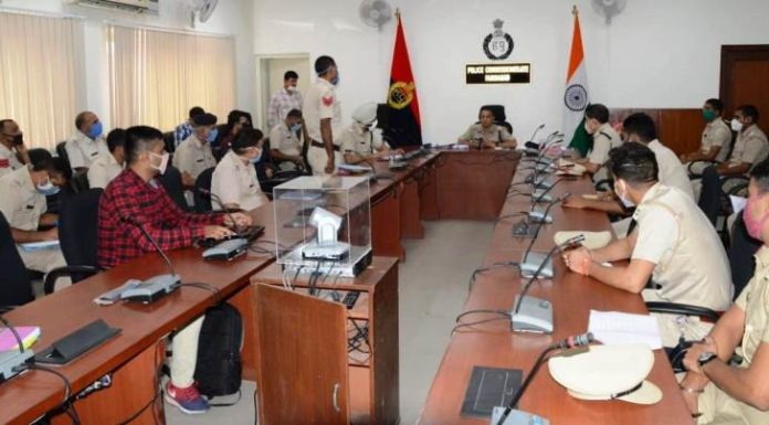 Police Commissioner Faridabad held a meeting with all the beat incharge while advancing the beat system