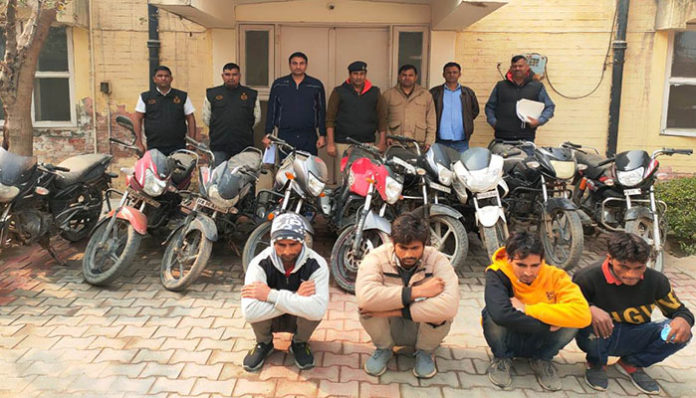 Crime Branch 56 arrested four gang gangsters including Desi Katta while exposing vehicle thief gang