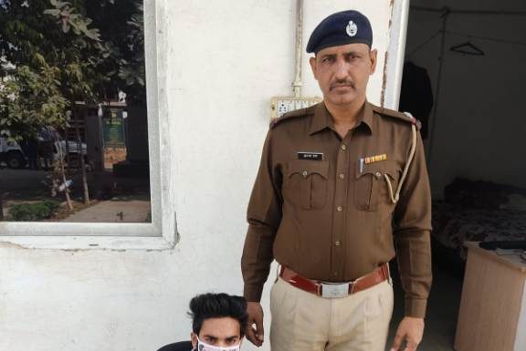 Crime Branch 85 team arrested Vikram, an accused who was absconding for two years in the case of snatching in Kotwali area