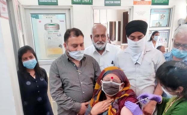 Badkhal MLA Seema Trikha gets vaccinated at BK Hospital