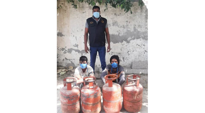 Crime Branch Sector 85 arrested two accused for stealing a gas cylinder