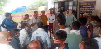 Enormous rage among employees against the dictatorship of SDO Karmaveer Yadav