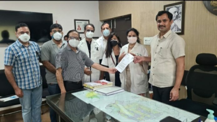 The doctors of IMA Faridabad, on the call of National and State IMA, kept the OPD closed throughout Faridabad.