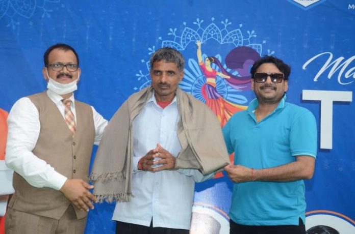 Rakesh Dahiya, father of Olympic winner Ravi Dahiya honored