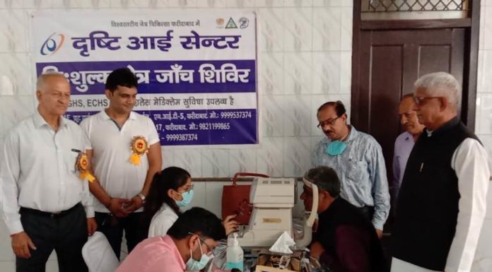 Honor ceremony, free eye checkup camp and ration distribution were done by Himachal Mitra Mandal Society Regd.