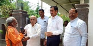 Baba Ramkewal met the Transport Minister's brother and the Municipal Commissioner regarding the construction of the Chaali-Hiware road.