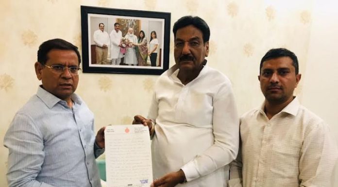 MLA Rajesh Nagar said to the minister, give electricity connection even in raw colonies