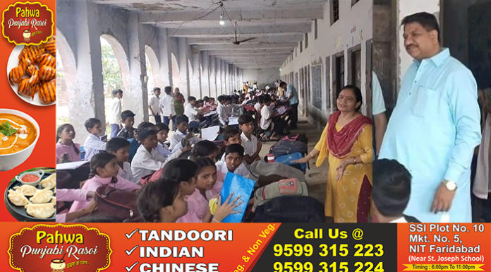 Seeing the children studying on the ground, Umesh Bhati reached the government school, had a conversation with the District Education Officer on the spot.