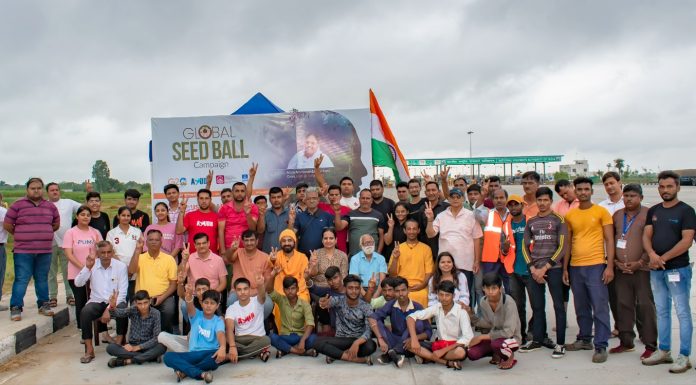 Youth of Ayudh spread 40000 seedballs near the highway