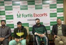 Dr Vinit Banga, Director, Neurology & Head - Neuro-Intervention, Fortis Escorts Hospital, Faridabad, and Yogendra Nath Awadhiya, Facility Director, Fortis Escorts Hospital Faridabad along with patients 15-year-old Shivam and 27-year-old Ishant