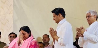 Social worker Poonam Sinsinwar joined Congress, Deepender Hooda made her join by making her wear a pink sash